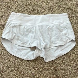 Lulu white speed up shorts 2.5 inch!